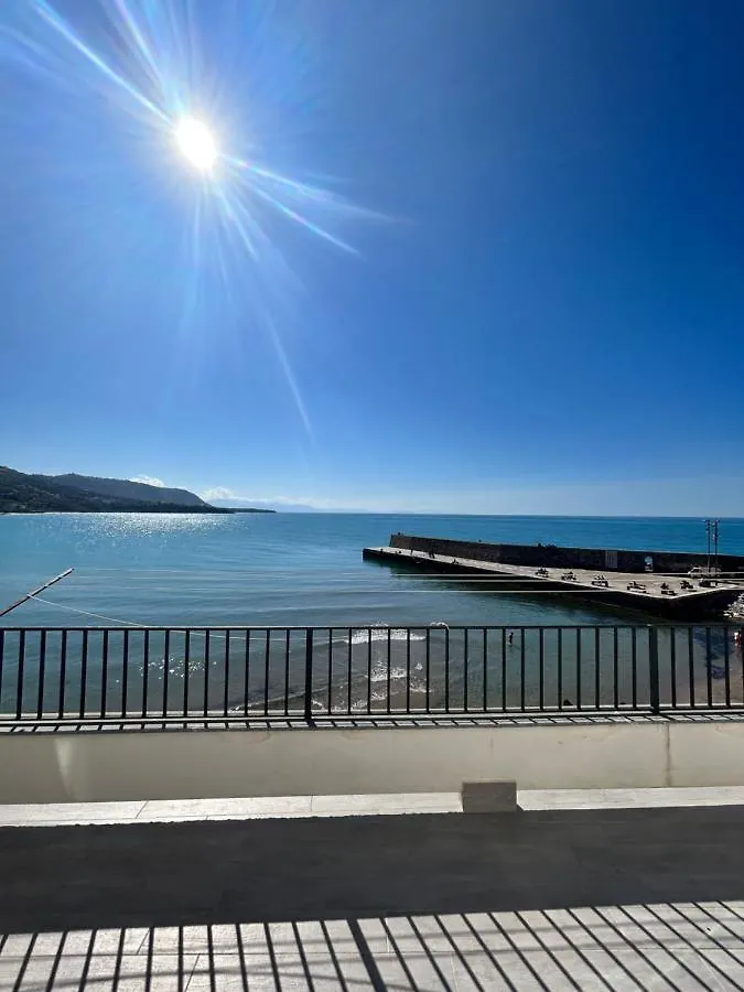 Alojamento de Acomodação e Pequeno-almoço Casa Marina, La Terrazza Sul Mare Acomodação com café da manhã Cefalù Itália